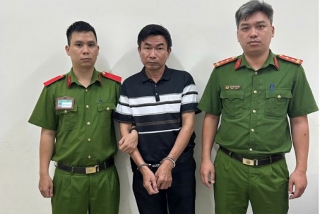 Khởi tố người đàn ông đánh shipper chảy máu mũi ở TPHCM
