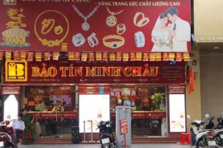 Càng bắt đáy càng lỗ, người mua vàng đỉnh giá giờ lỗ gần 30 triệu đồng/lượng: Giá vàng vào chu kỳ rơi tự do?