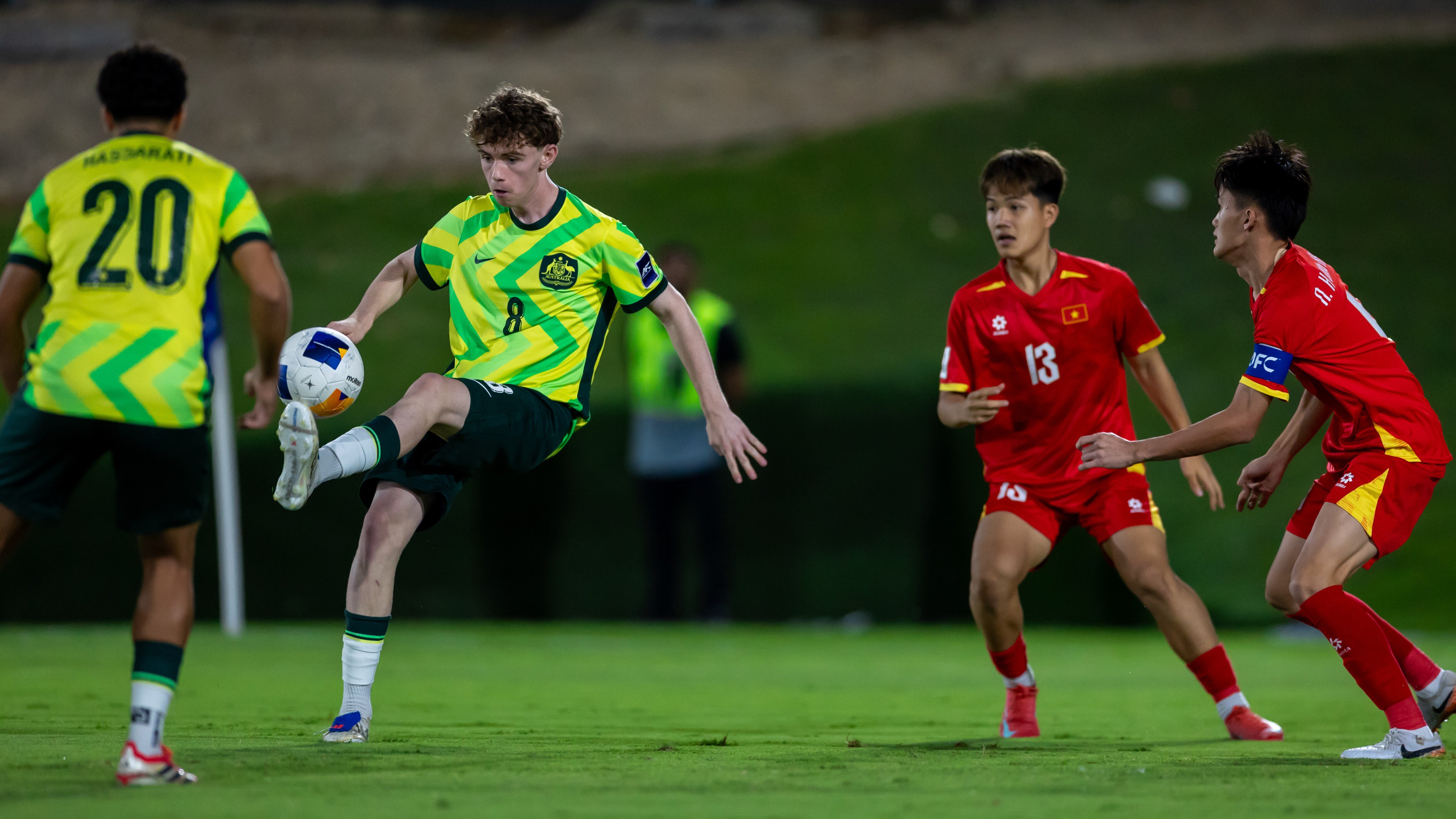 Lợi thế thể hình - thể lực được các cầu thủ U17 Australia tận dụng tối đa