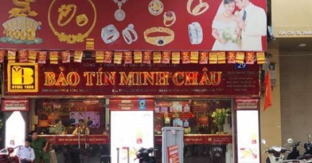 Càng bắt đáy càng lỗ, người mua vàng đỉnh giá giờ lỗ gần 30 triệu đồng/lượng: Giá vàng vào chu kỳ rơi tự do?