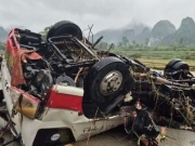 Mưa lũ dữ dội trong đêm tại Cao Bằng: Xe khách bị “vò nát”, hàng trăm nhà dân ngập sâu