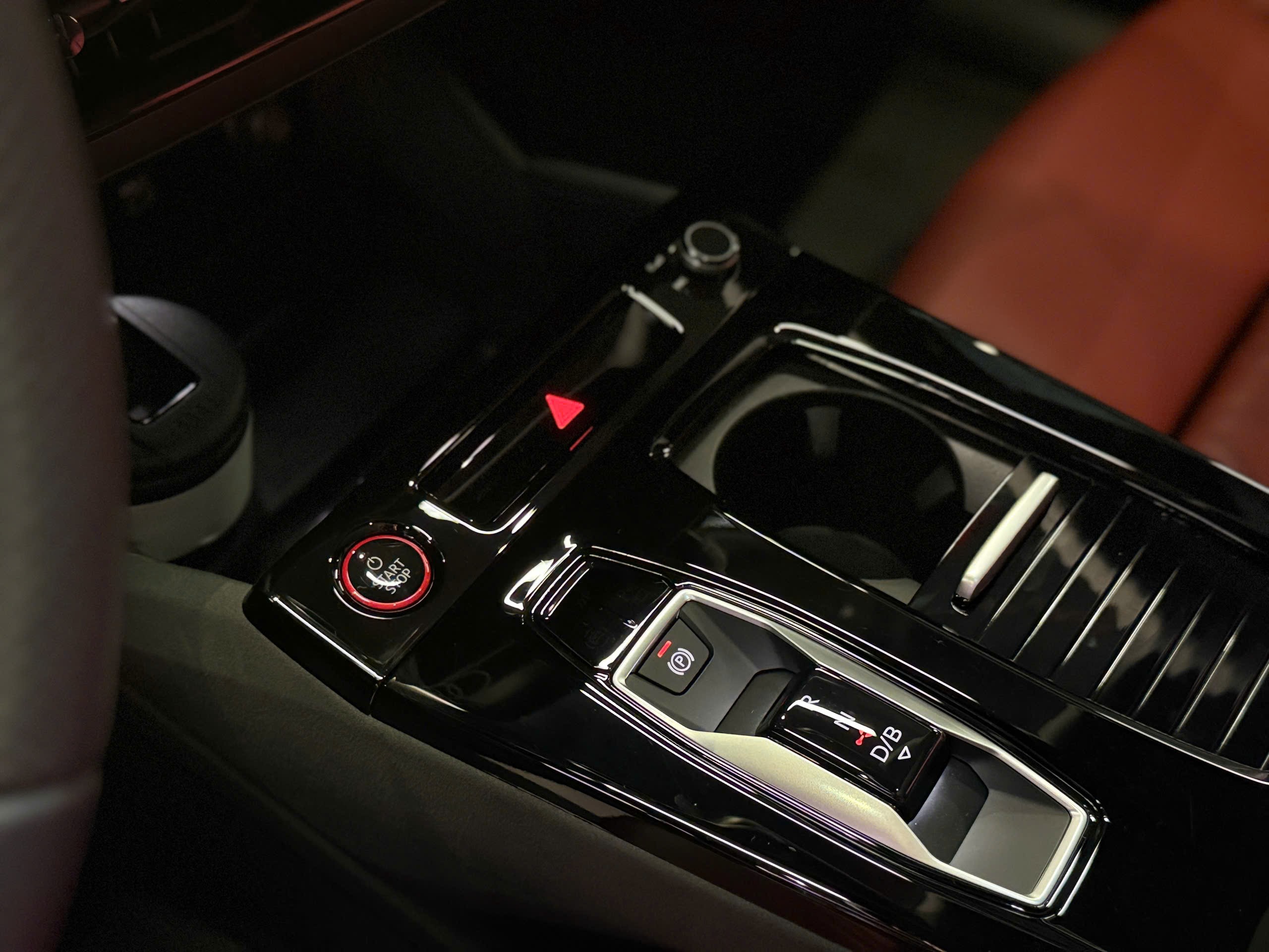 Đây là mẫu xe Audi S6 Sportback e-Tron lần đầu tiên có mặt tại Việt Nam - 11