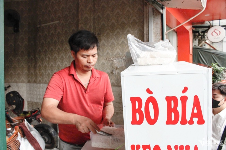Anh Thành - chủ quán bò bía hút khách