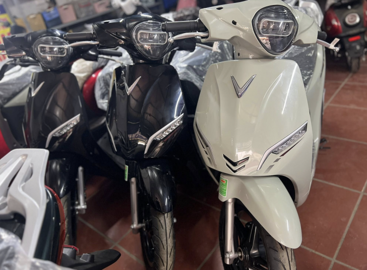Vinfast duy trì chương trình giảm 8% giá trị xe cho khách mua hàng trả thẳng.&nbsp;