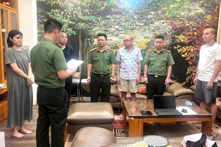 Triệt phá đường dây vận chuyển trái phép gần 90 tấn chất phóng xạ ra nước ngoài