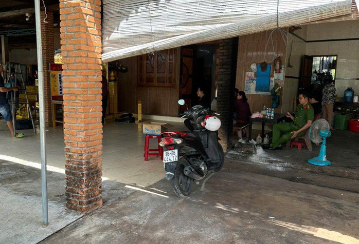 Công an khám nghiệm hiện trường vụ người đàn ông tử vong bất thường