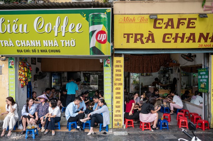 Mưu sinh ở vỉa hè Hà Nội, tháng 5. Ảnh: Thế Bằng