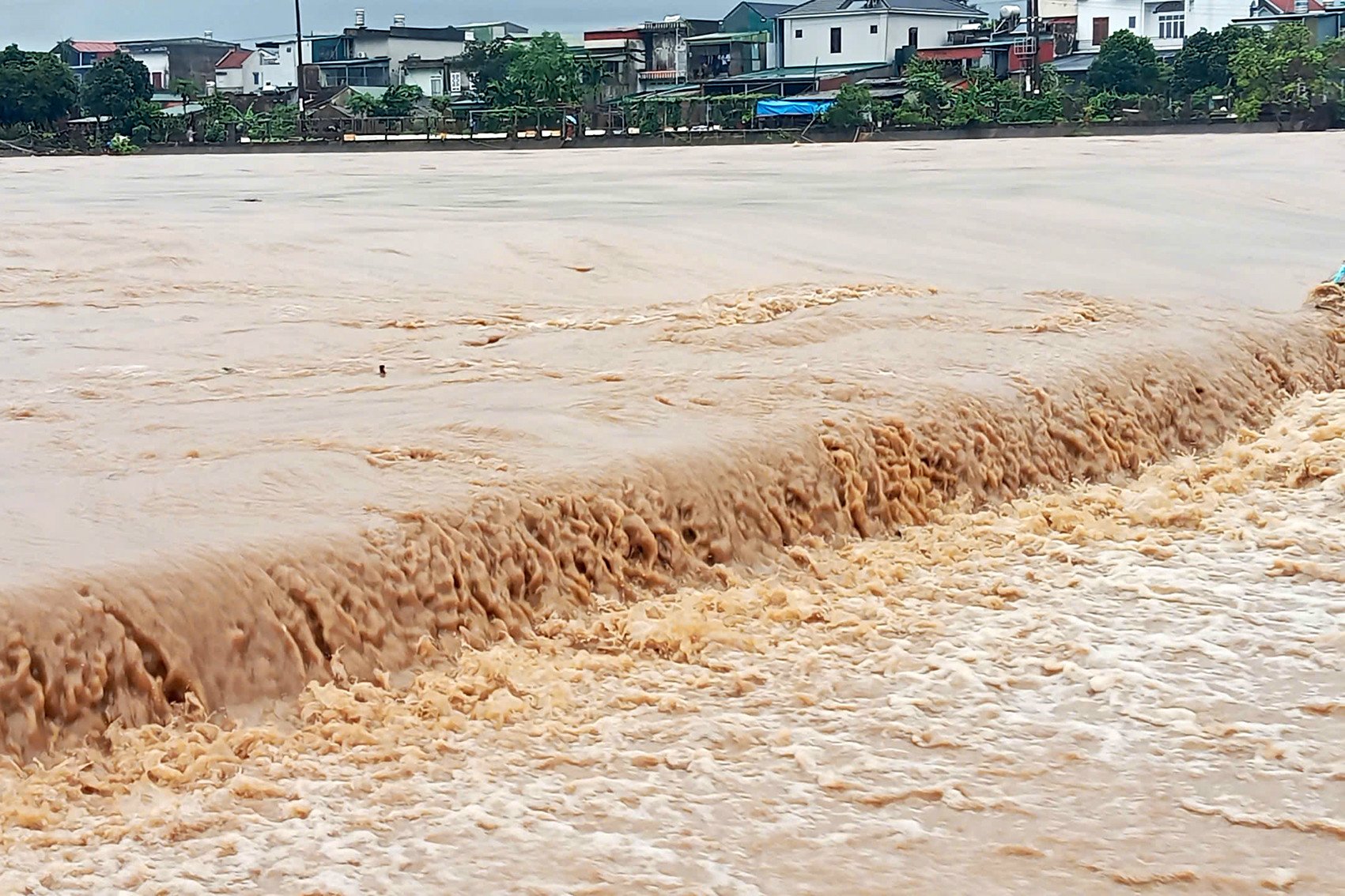 Quảng Ninh: Nước lũ bất ngờ tràn vào trụ sở xã, cuộc họp phải dừng giữa chừng - 5