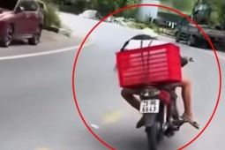 “Quái xế” tự quay clip nẹt pô, đánh võng đăng TikTok gây phẫn nộ bị CSGT xử lý