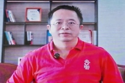 Sinh viên cá biệt từng khiến thầy cô đau đầu bất ngờ quay lại trường cũ sau gần 40 năm làm điều khiến hàng nghìn người phải xúc động