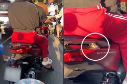 Clip: "Dở khóc dở cười" chú chuột mắc kẹt ở đuôi xe khi đang chờ đèn đỏ