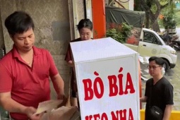 Người đàn ông bán bò bía có ‘thói quen lạ’, khách chờ cả tiếng để mua