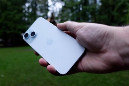 Tầm giá 17 triệu đồng: Chọn iPhone 15 hay iPhone 17e?