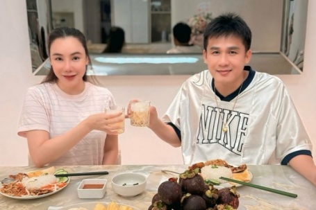 Hồ Quỳnh Hương làm cơm tấm chay đãi chồng