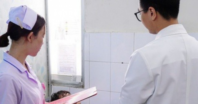 Nhiều nam giới mắc chứng "trên bảo dưới không nghe" săn tìm thuốc trên mạng