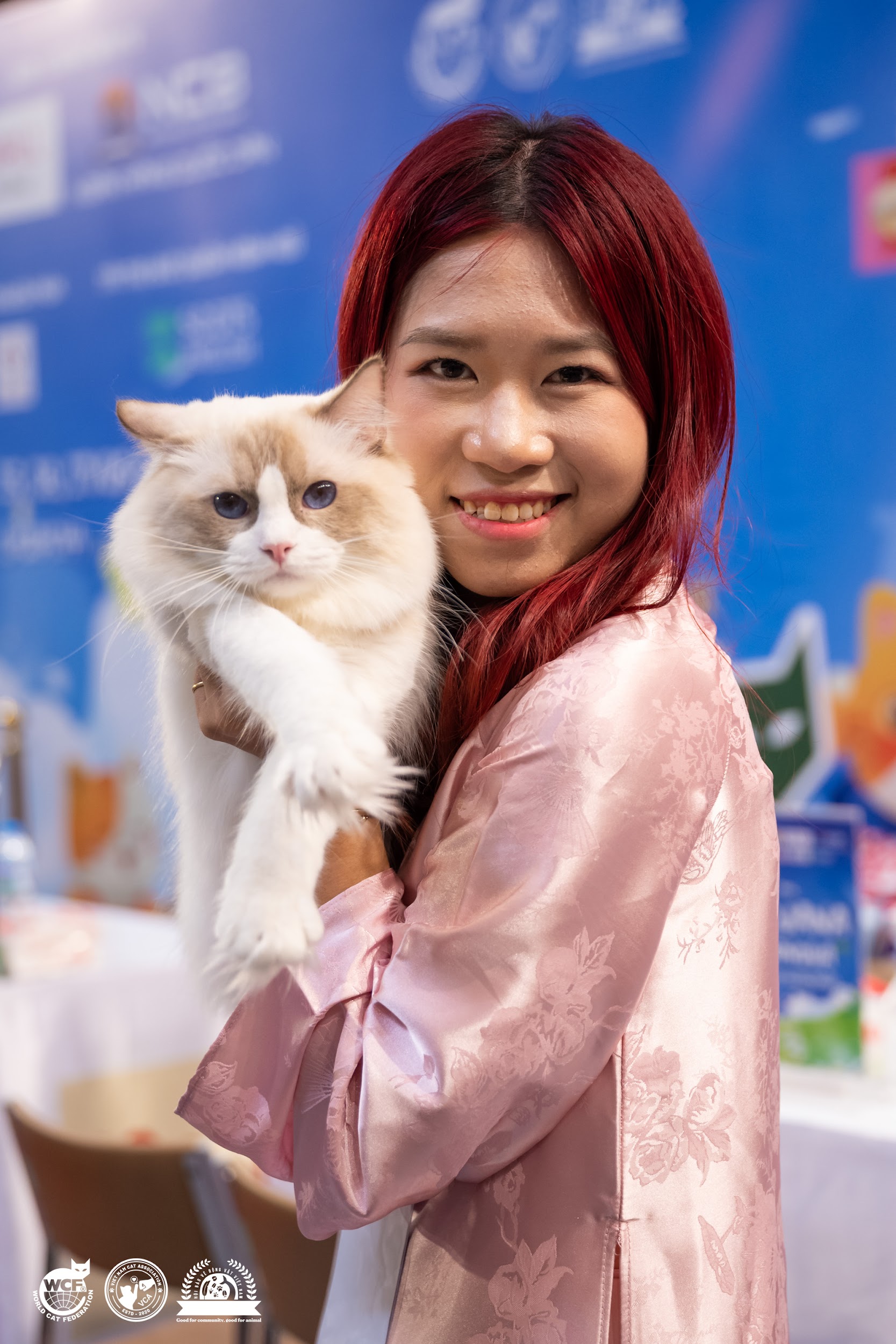 Đôi bàn tay khéo léo của các groomer Trần Thanh Thanh góp phần tạo nên vẻ đẹp hoàn hảo cho thú cưng, đây cũng là lần đầu tiên chị đem thí sinh từ Tp Hồ Chí Minh ra Hà Nội.