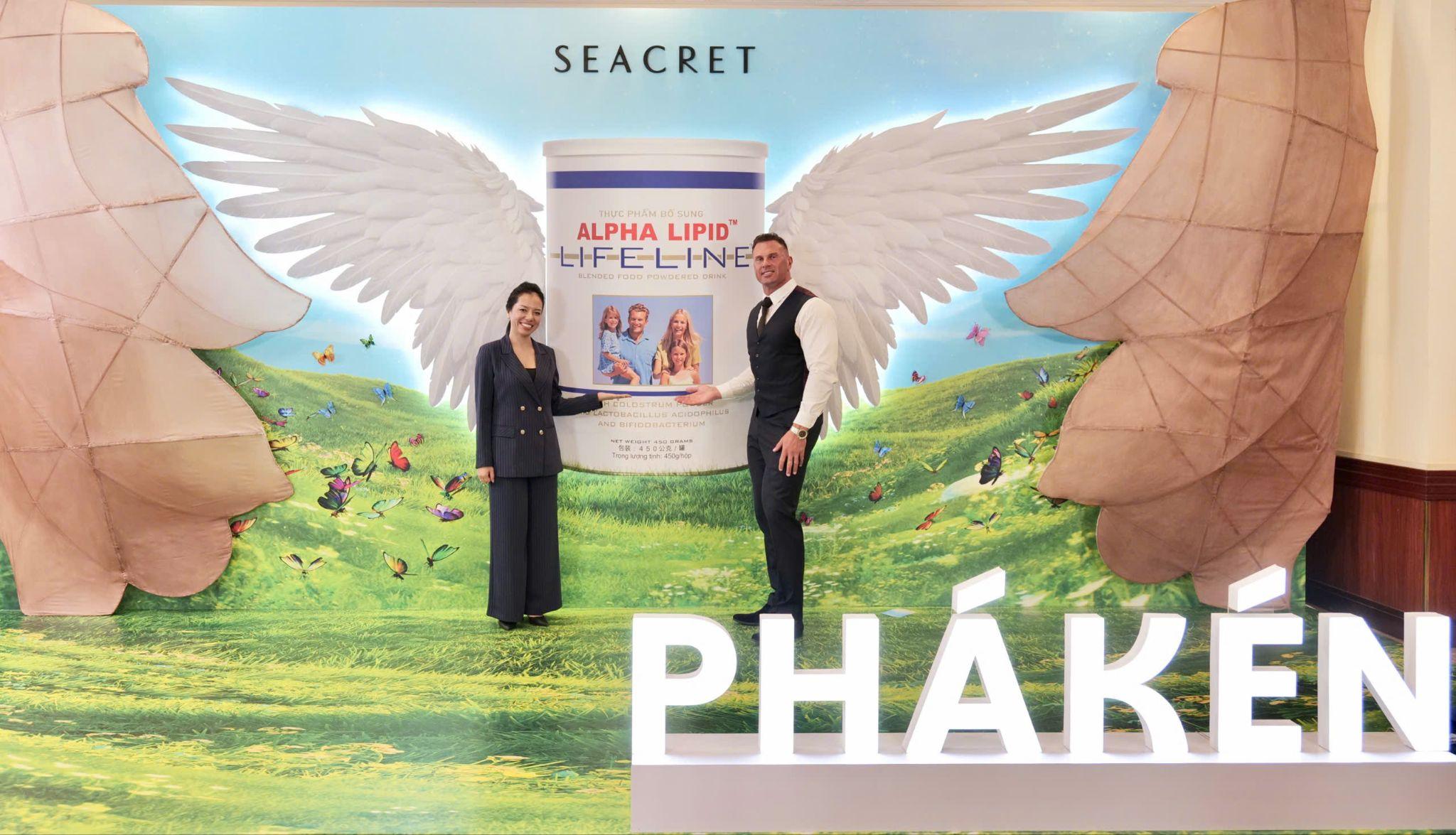 Ông Joel Mathew Oliver - Giám đốc Kinh Doanh và Marketing của NIG Nutritionals cùng bà Đặng Thu Huyền- Tổng Giám Đốc của Seacret Việt Nam trong sự kiện kinh doanh vừa tổ chức trong tháng 5/2026