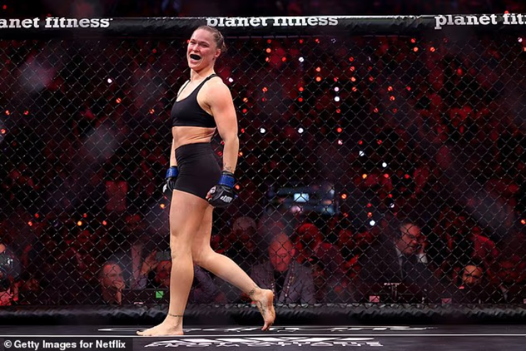 Rousey trở lại để "viết thêm tác phẩm nghệ thuật"