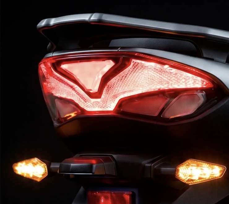 Suzuki lộ xe ga khiến giới mê xe “đứng ngồi không yên” - 4