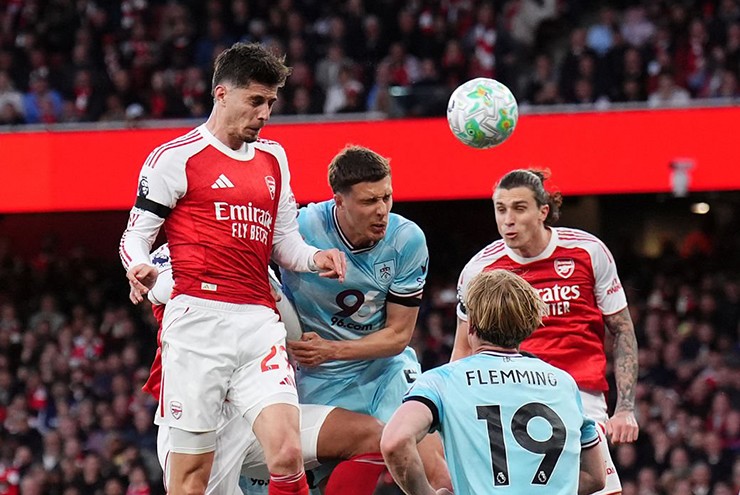 Video bóng đá Arsenal - Burnley: Phạt góc lợi hại, tiến gần ngôi vương (Ngoại hạng Anh)