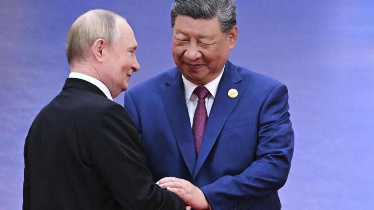 Tổng thống Nga Putin và Chủ tịch Trung Quốc Tập Cận Bình trong một cuộc gặp. Ảnh France 24