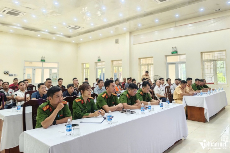 CSGT Hà Nội cho tài xế xem clip tai nạn, nhiều người 'giật mình' - 3
