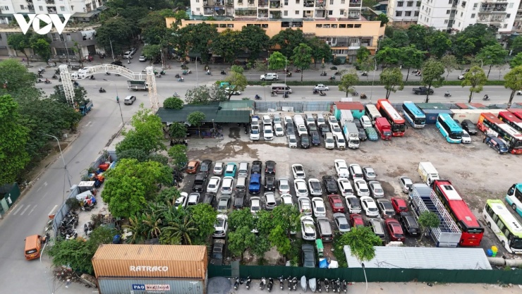Tình trạng này khiến nhiều người dân bày tỏ lo ngại về nguy cơ mất an toàn phòng cháy chữa cháy, đặc biệt trong bối cảnh thành phố liên tiếp xảy ra các vụ hỏa hoạn liên quan đến bãi xe và điểm tập kết phế liệu.