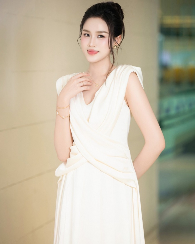 Ảnh sao 19/5: Ưng Hoàng Phúc đón con trai riêng của vợ từ Mỹ về - 4