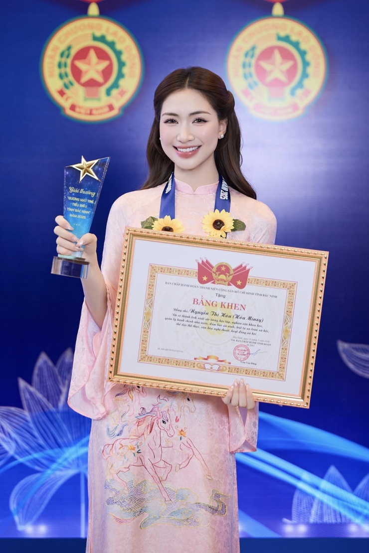 Hòa Minzy cần cẩn trọng, kể cả những scandal nhỏ, nếu không muốn đánh mất thành quả đã nỗ lực gầy dựng. Ảnh: FBNV