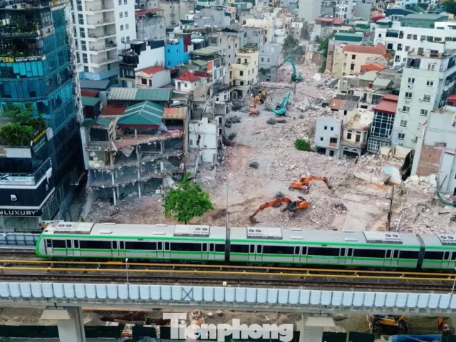 Đại công trường Vành đai 2,5 'áp sát' đường Nguyễn Trãi, nhà dân khẩn trương tháo dỡ di dời