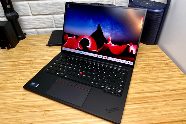 Lenovo gần như vẫn duy trì di sản TrackPoint trên dòng ThinkPad kể từ ngày mua lại từ IBM.