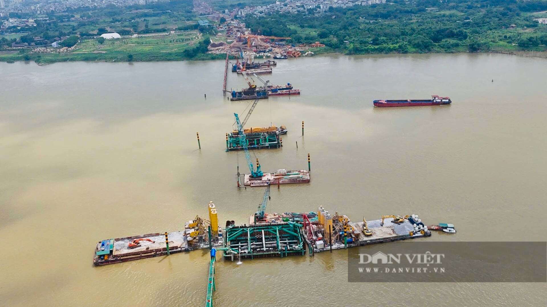 Điểm đầu tuyến nằm tại khu vực ngã 5 Trần Hưng Đạo - Trần Thánh Tông - Lê Thánh Tông (phường Cửa Nam và phường Hai Bà Trưng), điểm cuối kết nối với phố Nguyễn Sơn (phường Long Biên và phường Bồ Đề).