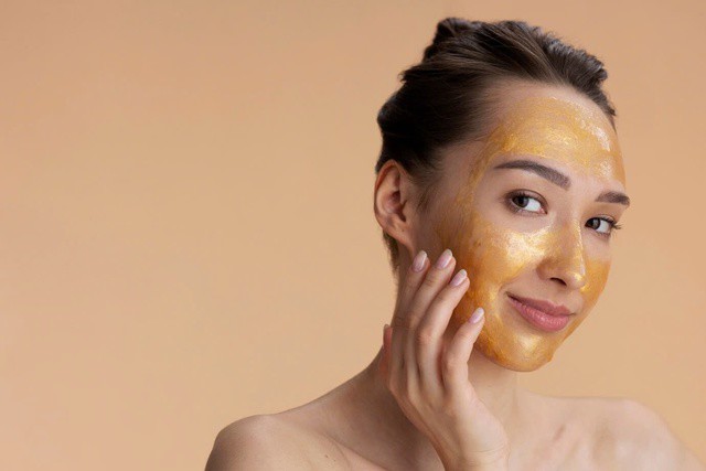 Mặt nạ đu đủ có thể hỗ trợ làm sạch nhẹ, giúp da mịn và sáng hơn trong thời gian ngắn nhờ enzyme papain và các vitamin tự nhiên.
