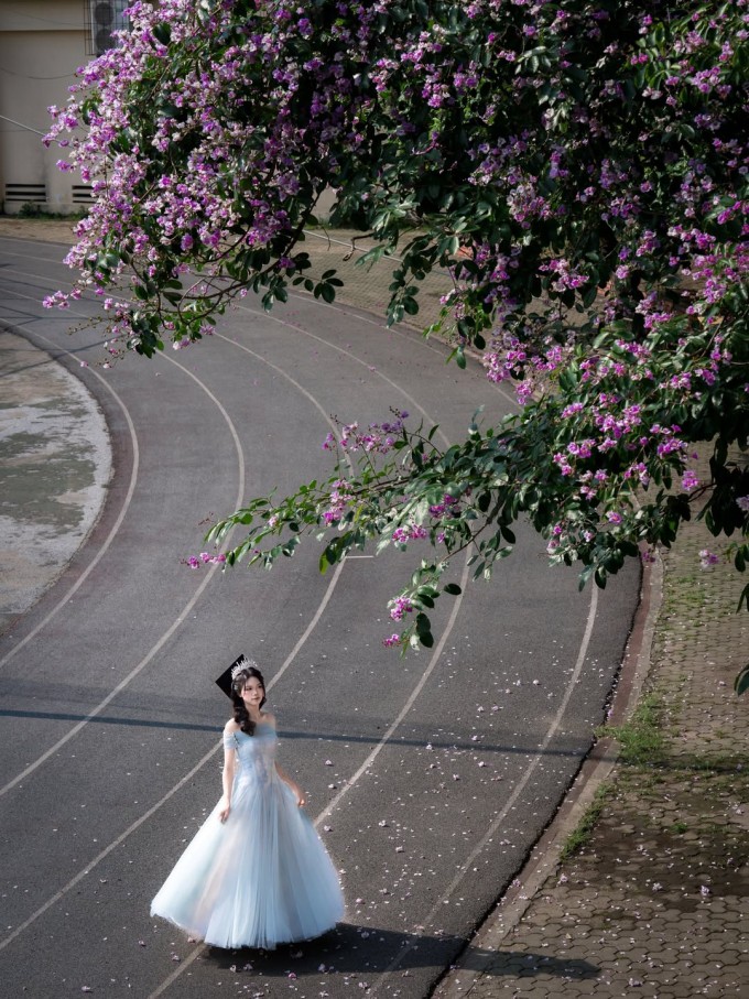 Bộ ảnh tốt nghiệp phong cách công chúa do Hoàng Anh chụp được chia sẻ rầm rộ trên mạng xã hội. Ảnh: Hoàng Anh