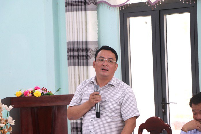 Ông Trần Ngọc Tài, Bí thư Đảng ủy xã Thạnh Bình, phát biểu tại buổi làm việc