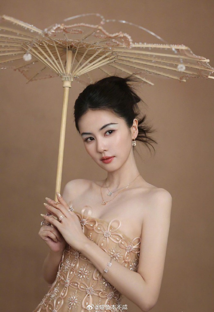 Bạch Lộc bác tin đang hẹn hò "hồng hài nhi" Chu Dực Nhiên - 5