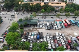 Bãi xe không phép mọc trên đất dự án ở Hoàng Mai, người dân thấp thỏm lo cháy nổ