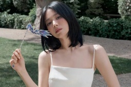 Song Hye Kyo: 'Tôi học cách cho đi tình yêu'