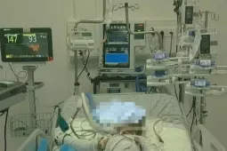 Mâu thuẫn gia đình thành biển lửa, bé trai bỏng nặng mất cả cha mẹ