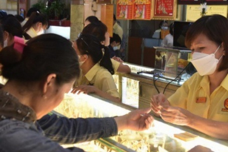 Giá vàng hôm nay 19-5: Tăng mạnh trở lại