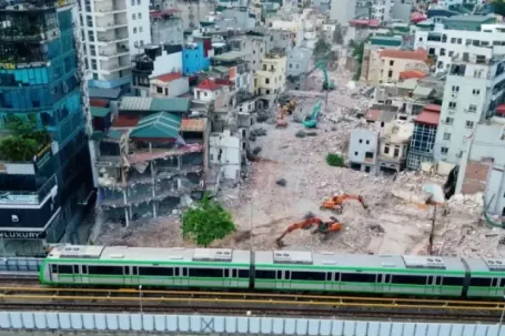 Đại công trường Vành đai 2,5 'áp sát' đường Nguyễn Trãi, nhà dân khẩn trương tháo dỡ di dời