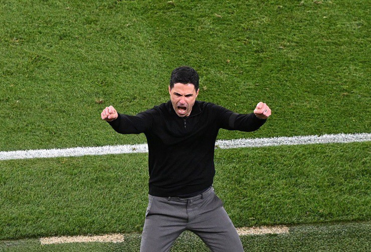 Arteta ăn mừng cuồng nhiệt sau chiến thắng nghẹt thở của Arsenal trước Burnley