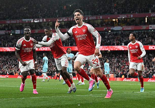 Thắng 1-0 bằng phạt góc, Arsenal đã trở lại với sở trường