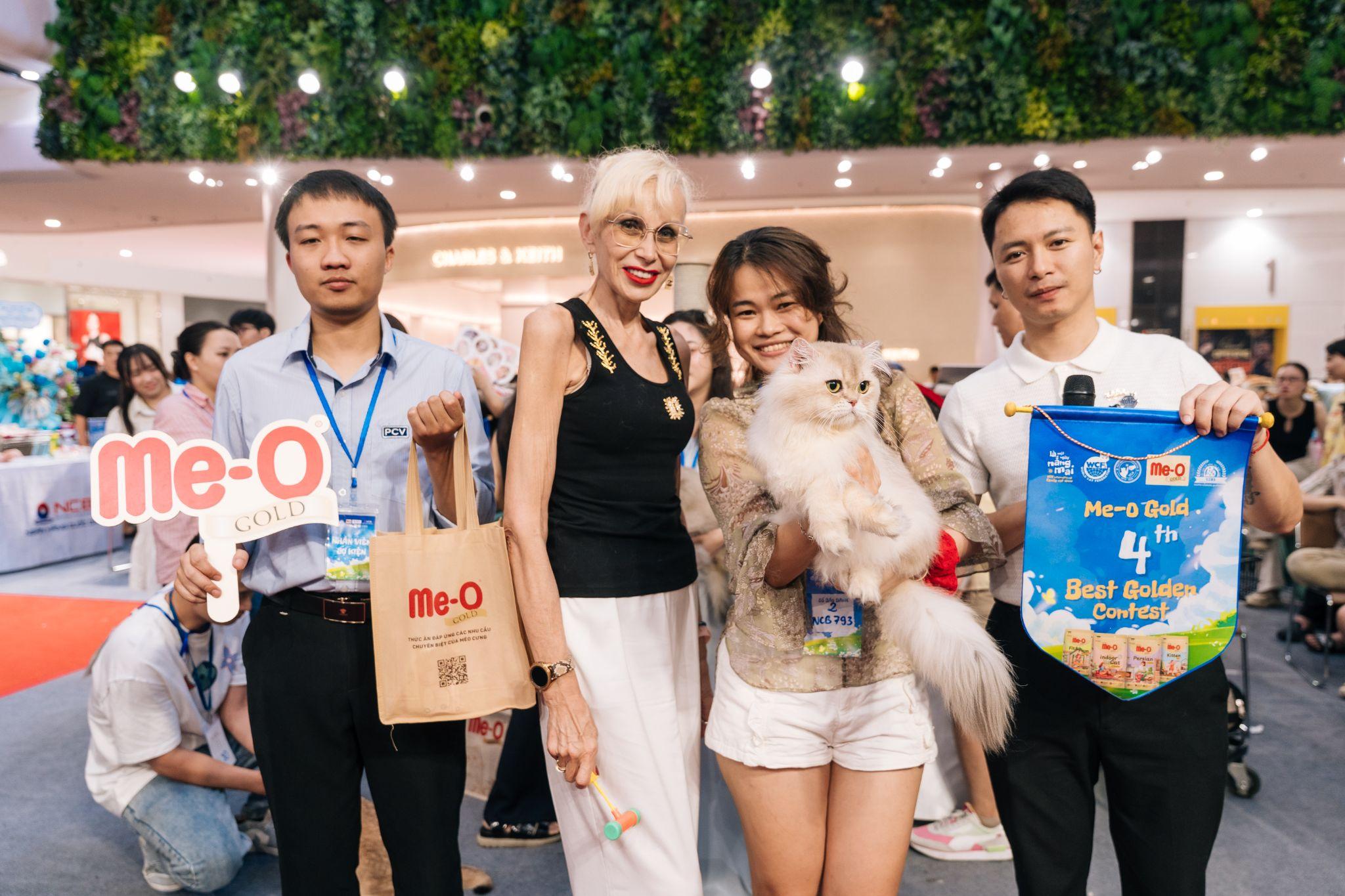 Nuôi thú cưng đang dần trở thành một phần trong phong cách sống của nhiều gia đình trẻ tại các đô thị lớn. 