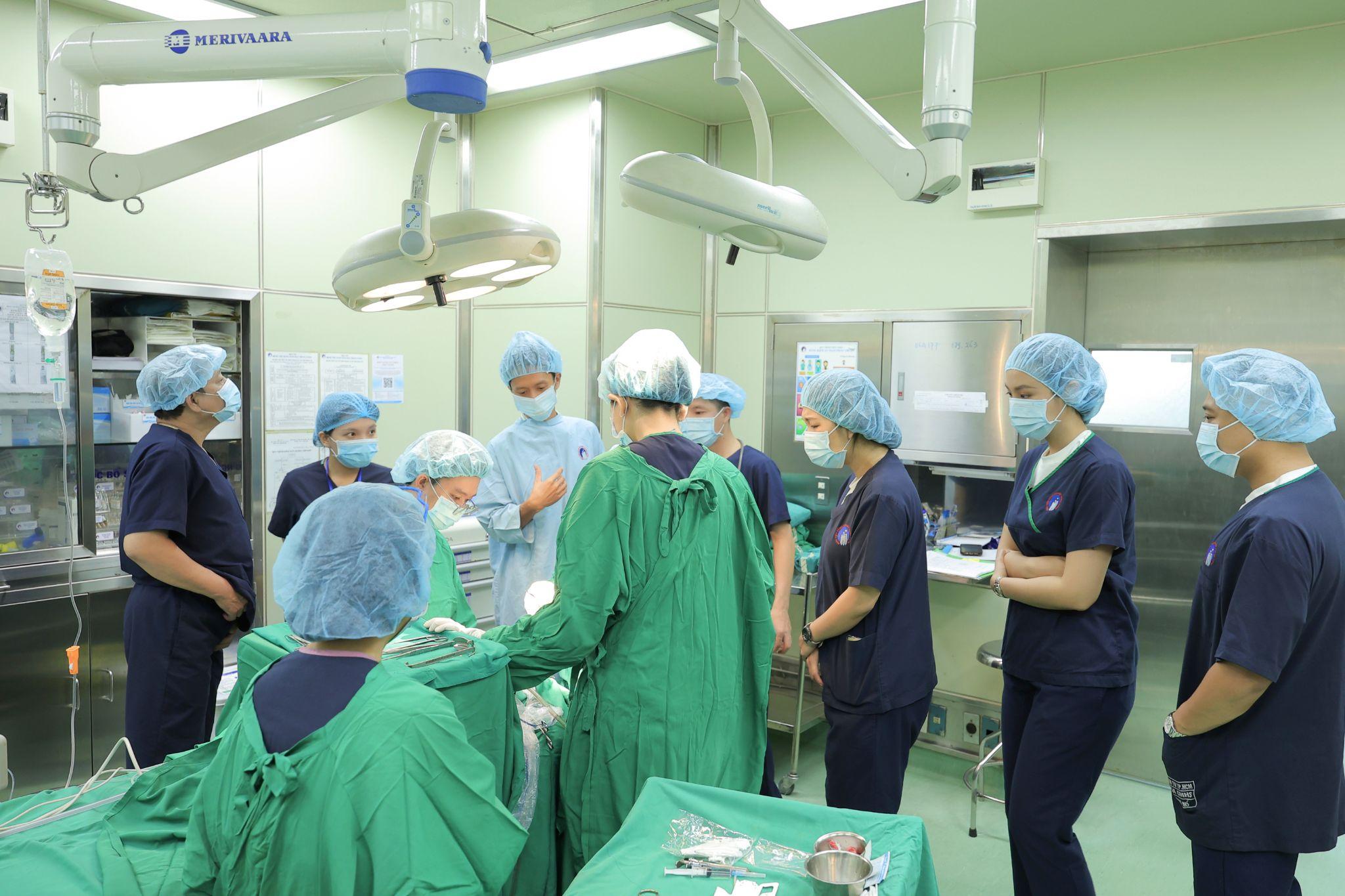 Những ca mổ đầu tiên trong giai đoạn mới được thực hiện an toàn, đảm bảo kỹ thuật bởi các chuyên gia của Bệnh viện Răng Hàm Mặt Trung ương TP.HCM