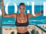 Sabalenka khoe vẻ gợi cảm trên tạp chí, từ chối xin lỗi vụ ném vợt vào thiếu niên