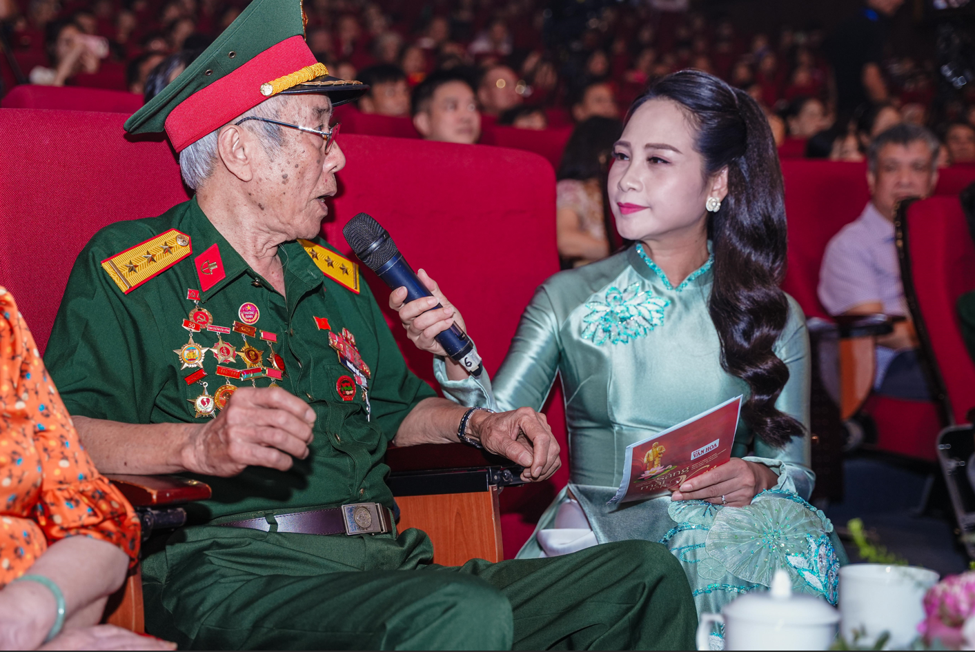 Đồng chí Nguyễn Thế Nghĩa trong phần giao lưu tại chương trình