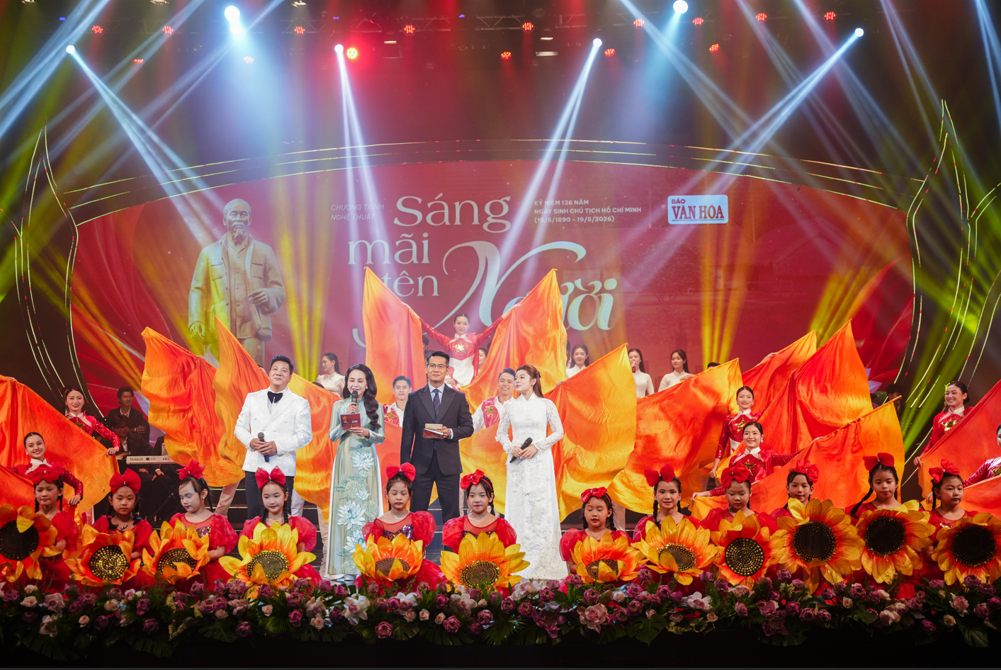 “Sáng mãi tên Người” lan tỏa thông điệp về lý tưởng, niềm tin và khát vọng cống hiến - 4