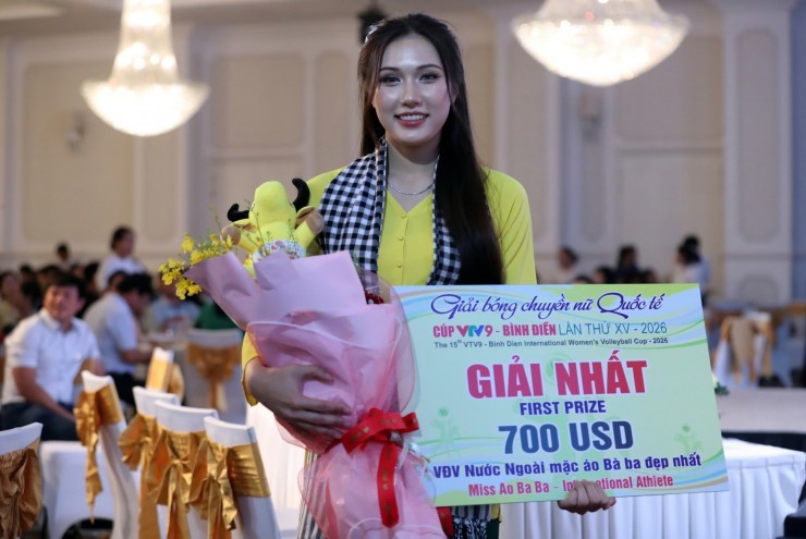 "Chân dài" Lan Vy giành Hoa khôi cúp bóng chuyền VTV, bất ngờ gặp sự cố hy hữu