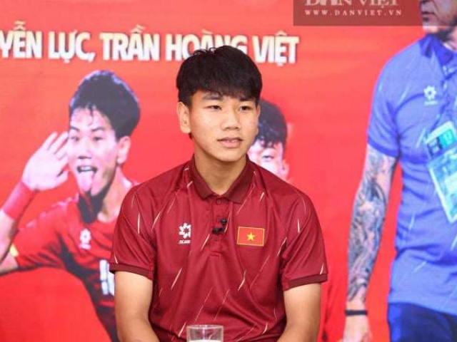 Tiền vệ Chu Ngọc Nguyễn Lực từng khóc khi xa nhà, muốn từ bỏ bóng đá